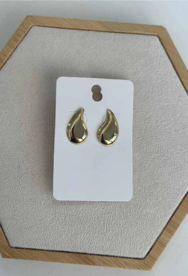 Brinco Gota Lisa Banho Ouro