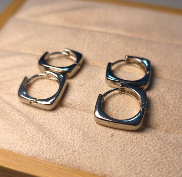 Brinco Argola Quadrada Rodio